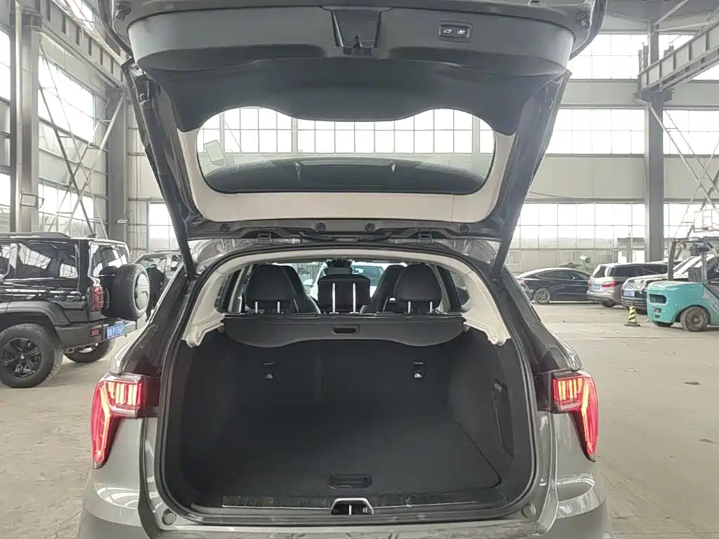 Lynk & Co 01 — миниатюра 19