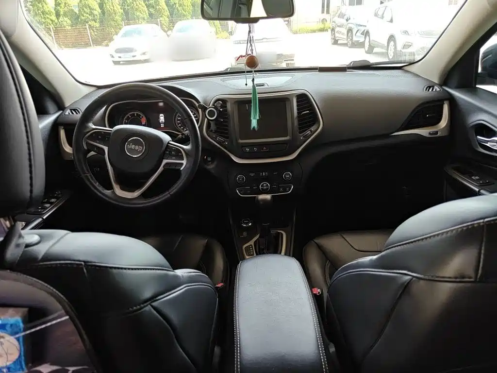 Jeep Cherokee — миниатюра 10