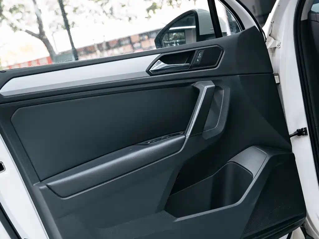 Volkswagen Tiguan L — миниатюра 14