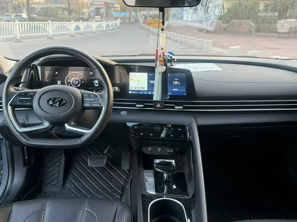 Hyundai Elantra — миниатюра 6