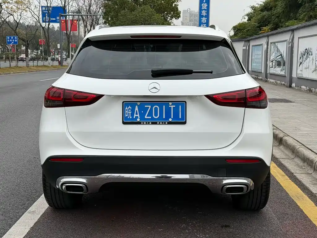 MERCEDES-BENZ GLA
