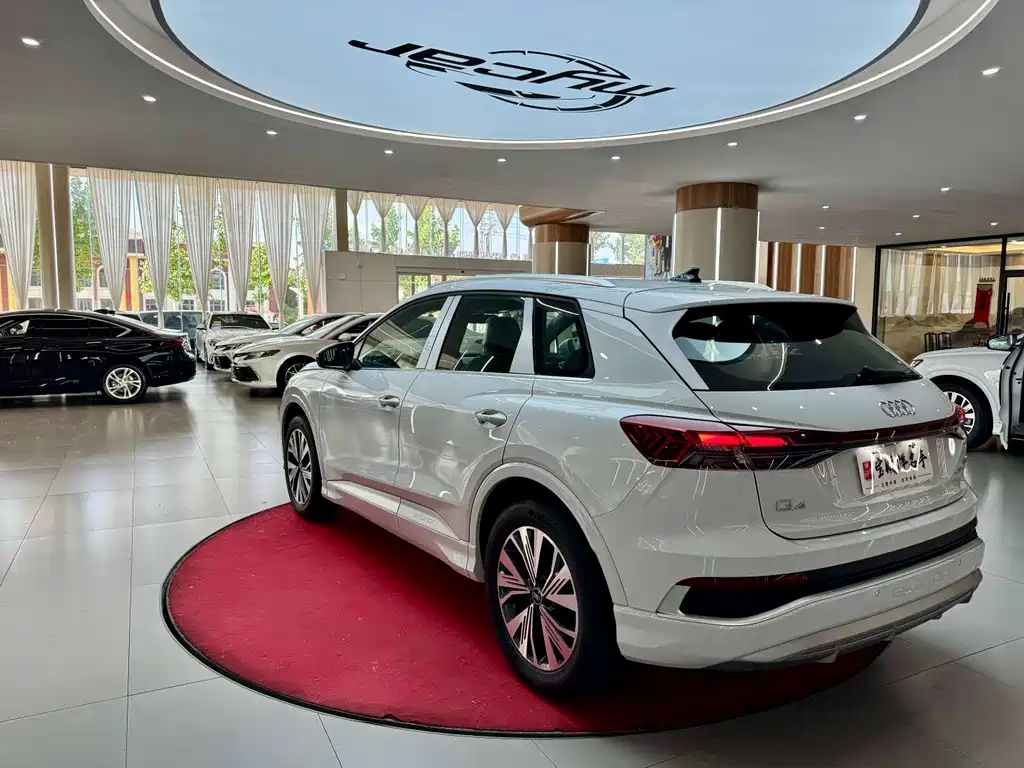 Audi Q4 e-tron — миниатюра 4