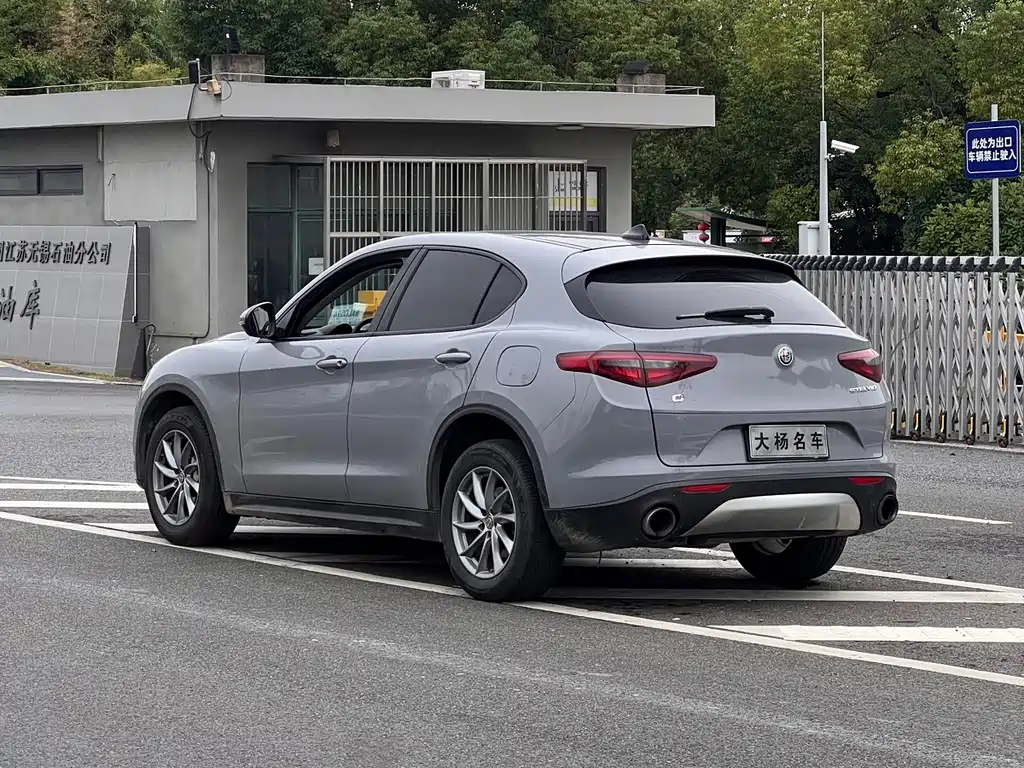 Alfa Romeo Stelvio — миниатюра 6