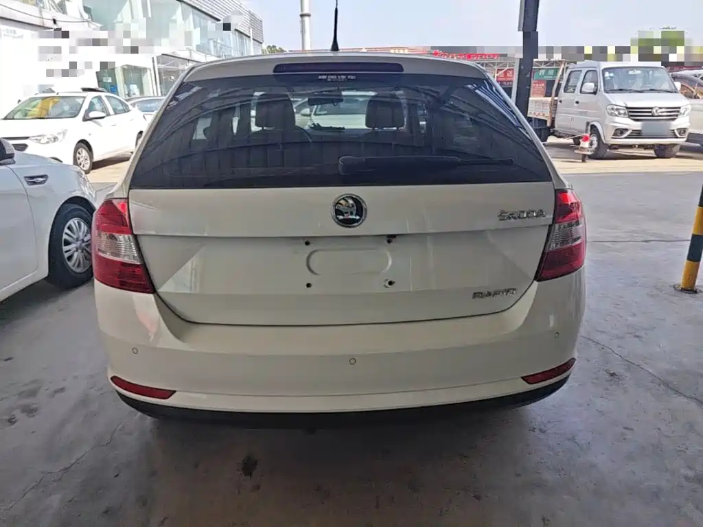 Skoda Rapid Spaceback — миниатюра 6