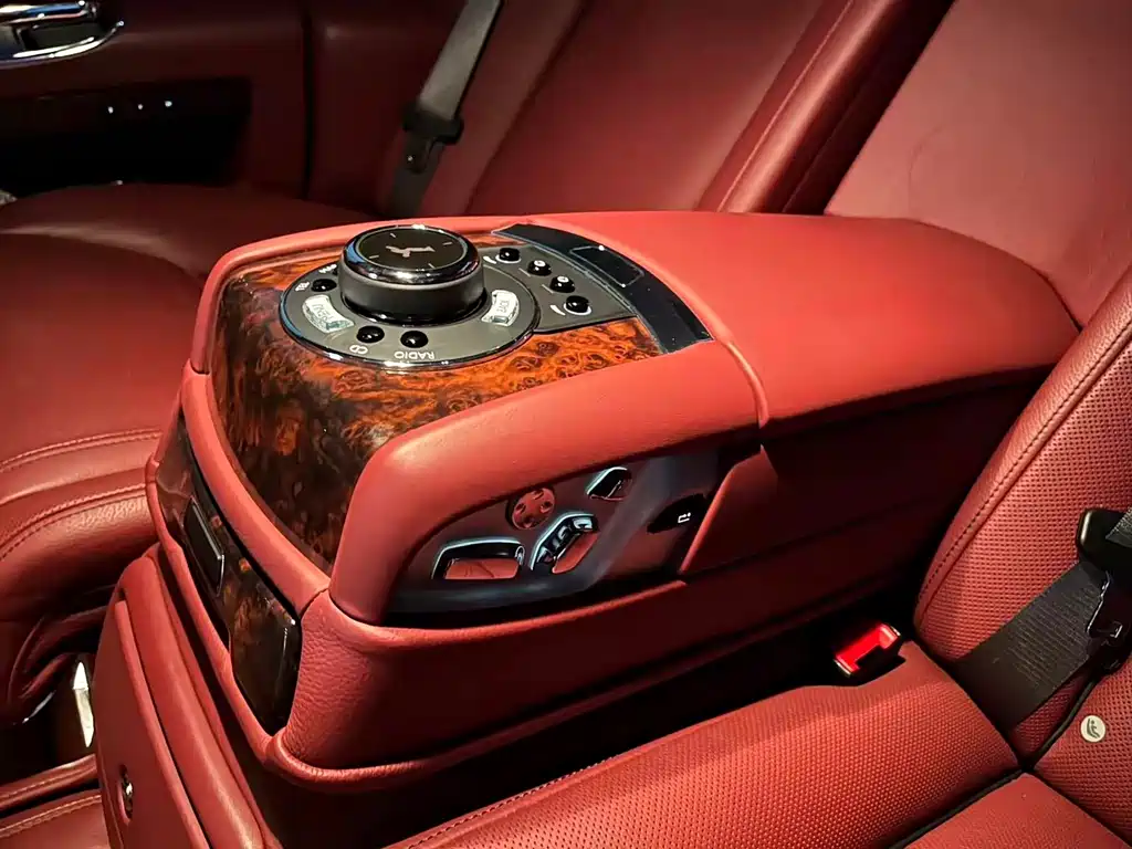 Rolls-Royce Ghost — миниатюра 20