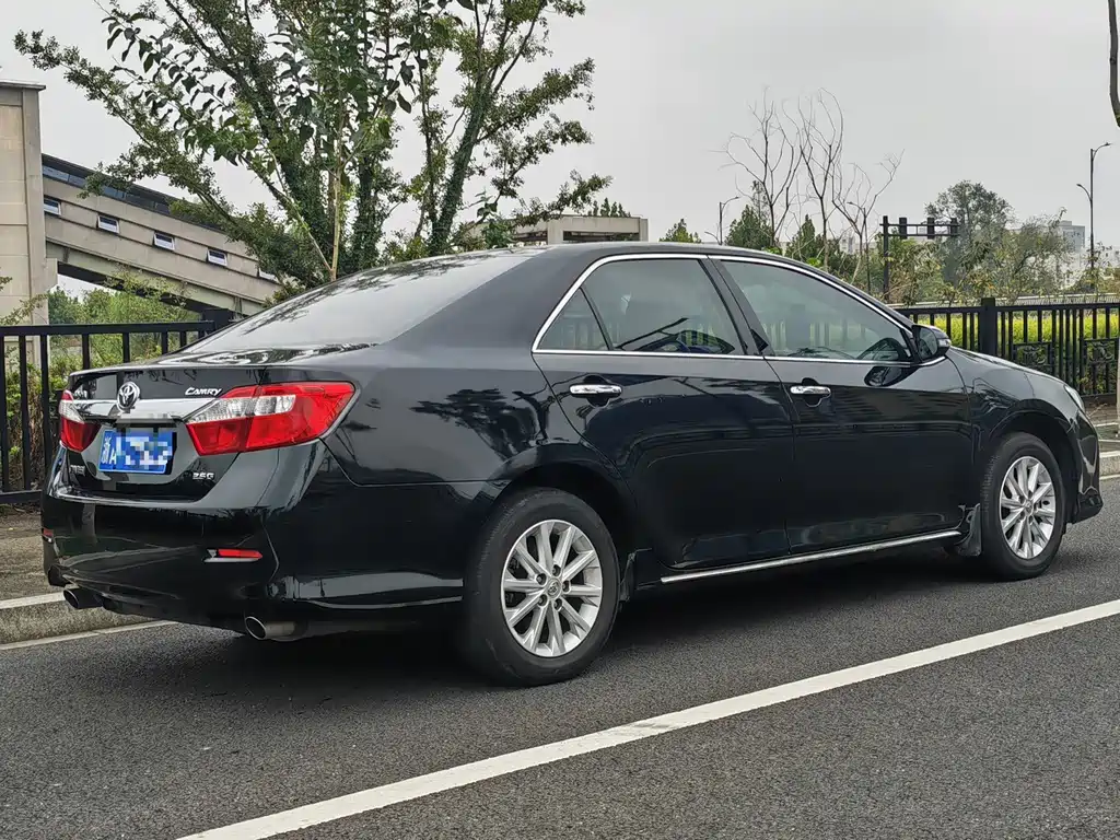Toyota Camry — миниатюра 8