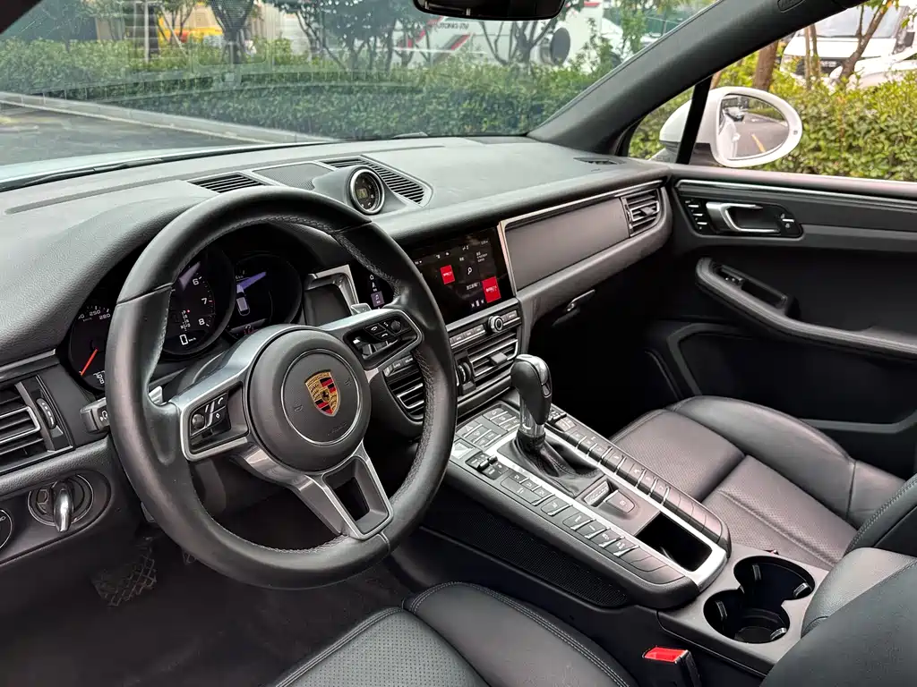Porsche Macan — миниатюра 8