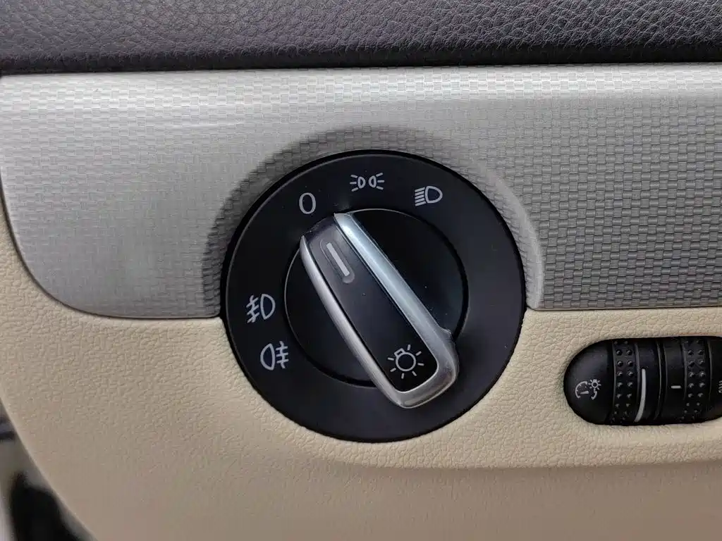 Volkswagen Sagitar — миниатюра 21