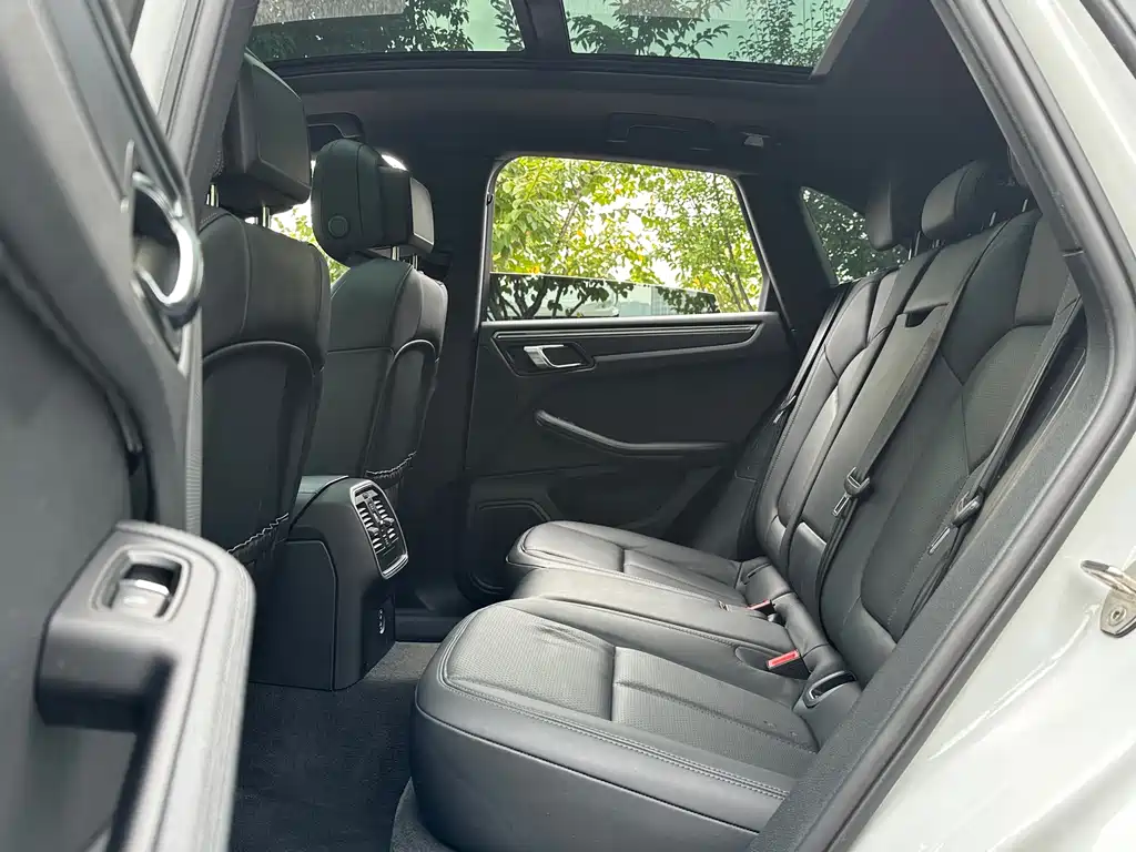 Porsche Macan — миниатюра 10