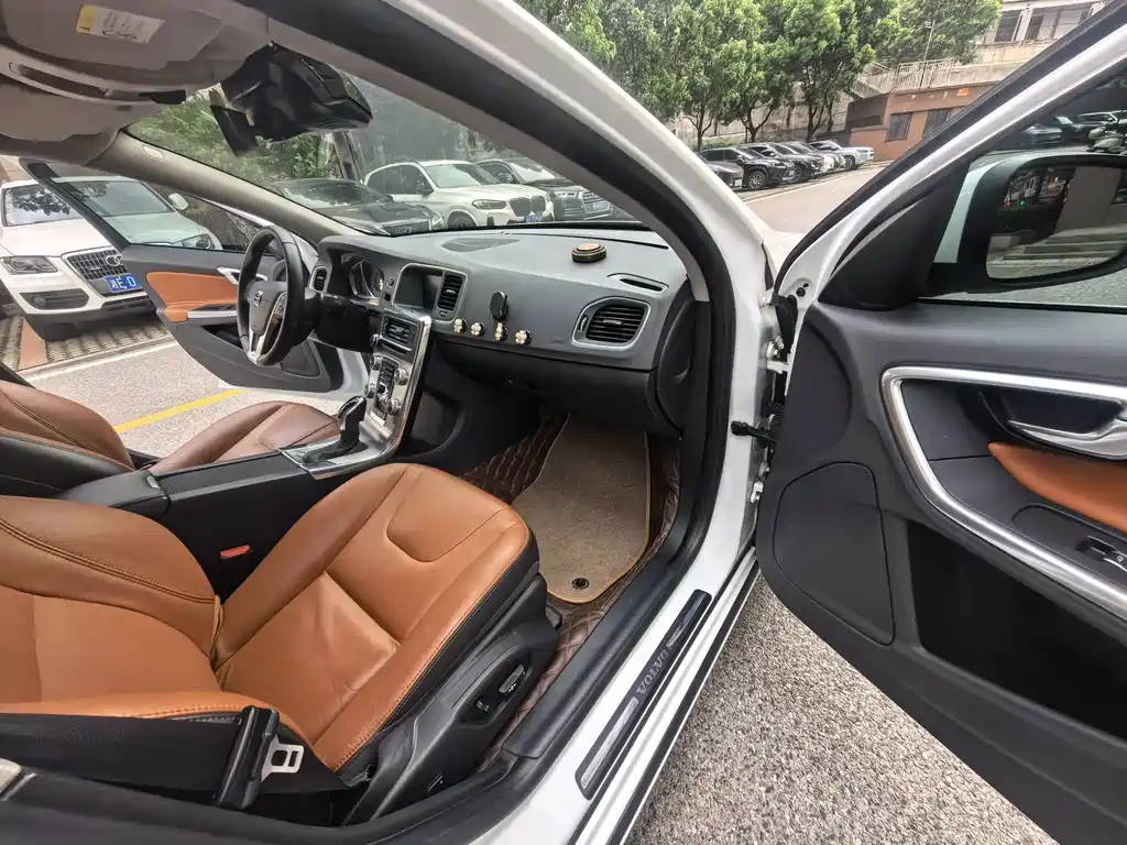 Volvo S60 — миниатюра 11