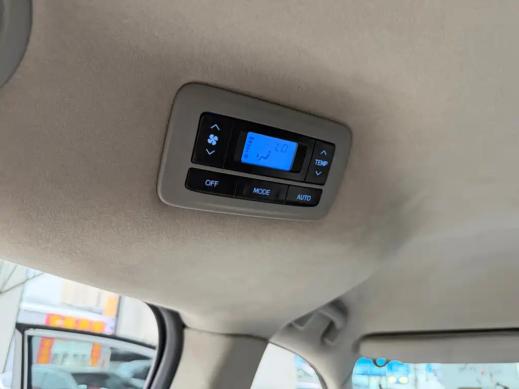 Toyota Sienna — миниатюра 15