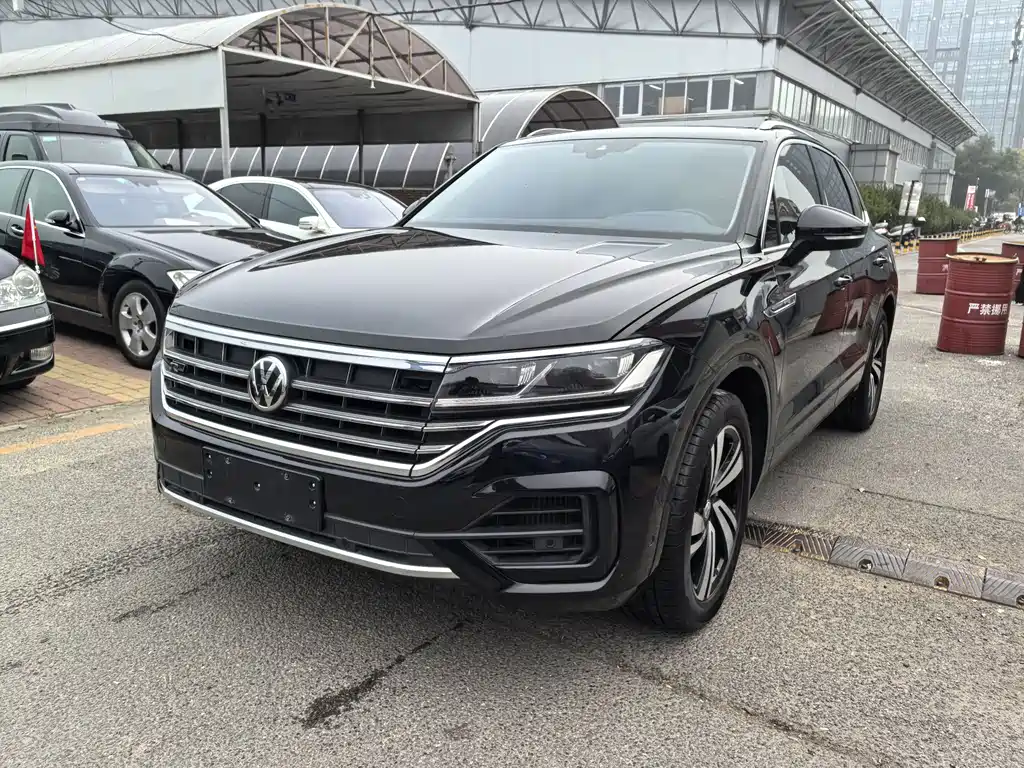 VOLKSWAGEN TOUAREG