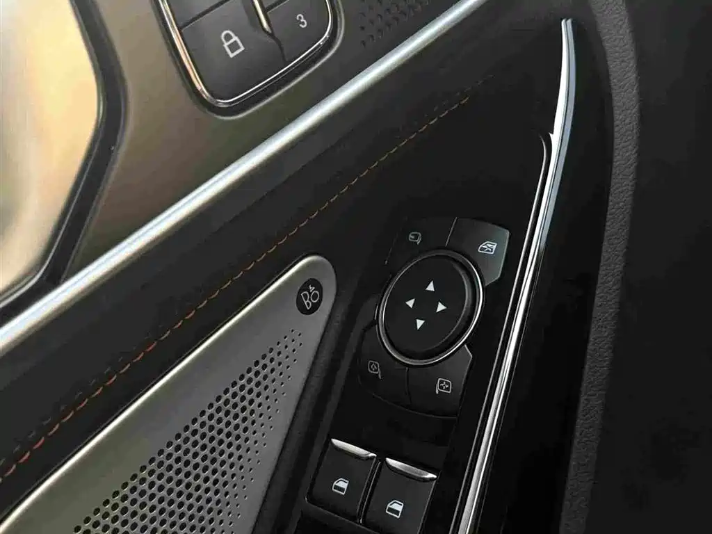 Ford Explorer — миниатюра 11