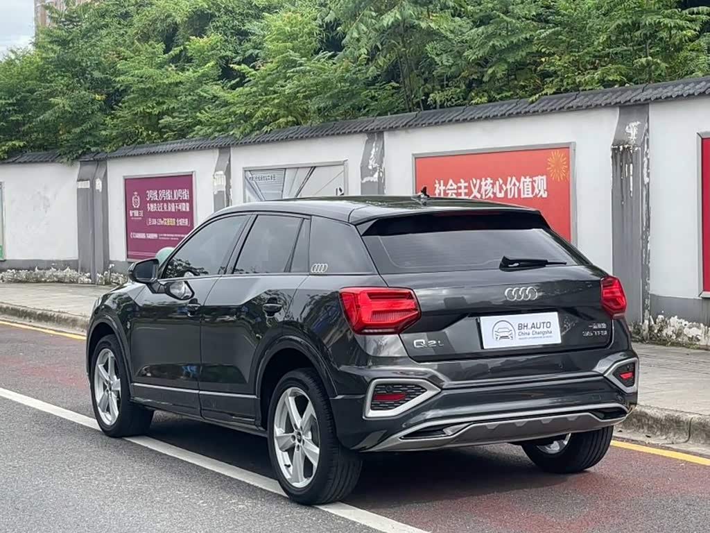 Audi Q2L 1.4 л 2022 г. Серебристо-серый, пробег 9000 км