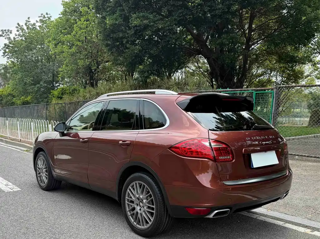 Porsche Cayenne — миниатюра 6