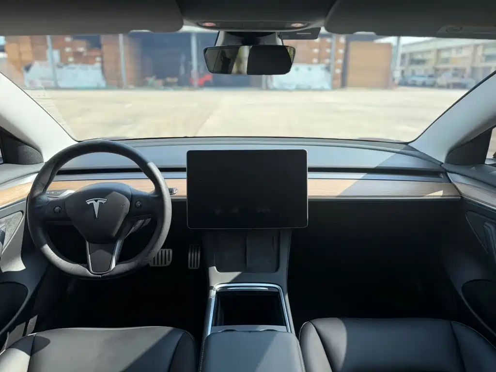 Tesla Model 3 — миниатюра 8