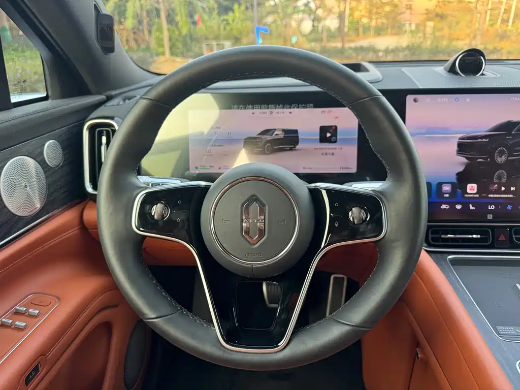 AITO ASK THE WORLD M9