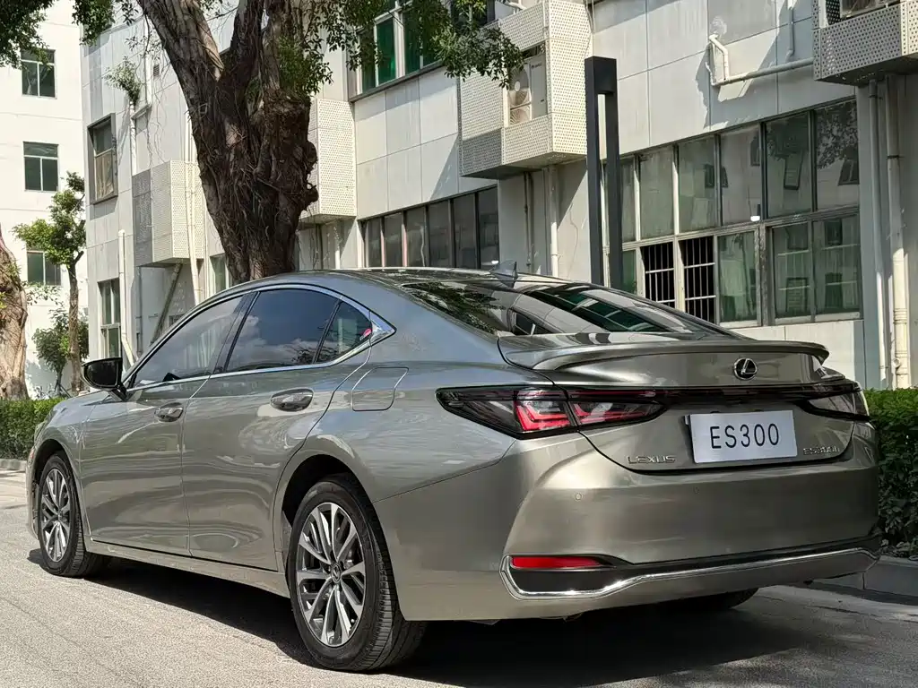 Lexus ES — миниатюра 9