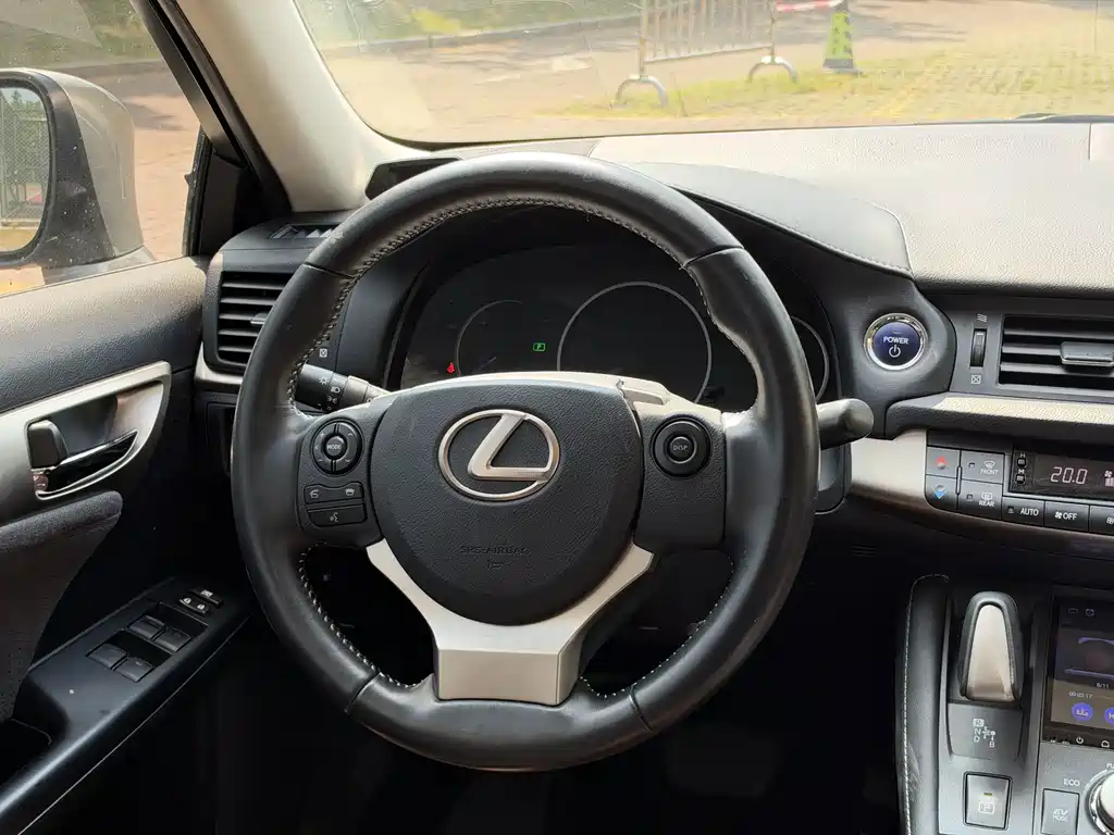 Lexus CT — миниатюра 14