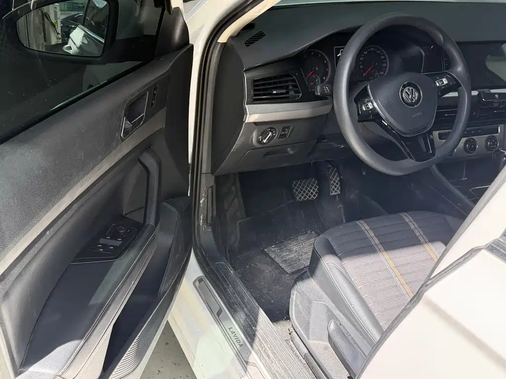 Volkswagen Lavida — миниатюра 6