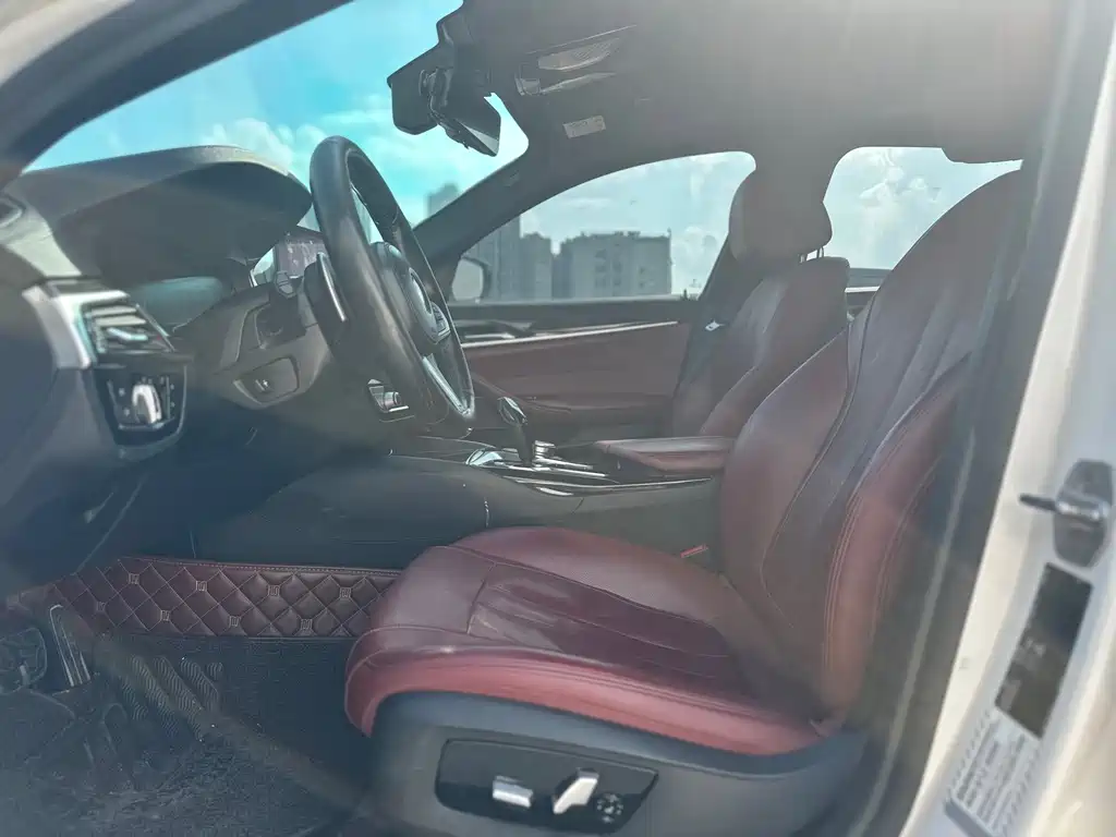 BMW 5 Series — миниатюра 7