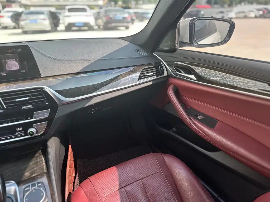 BMW 5 Series — миниатюра 15