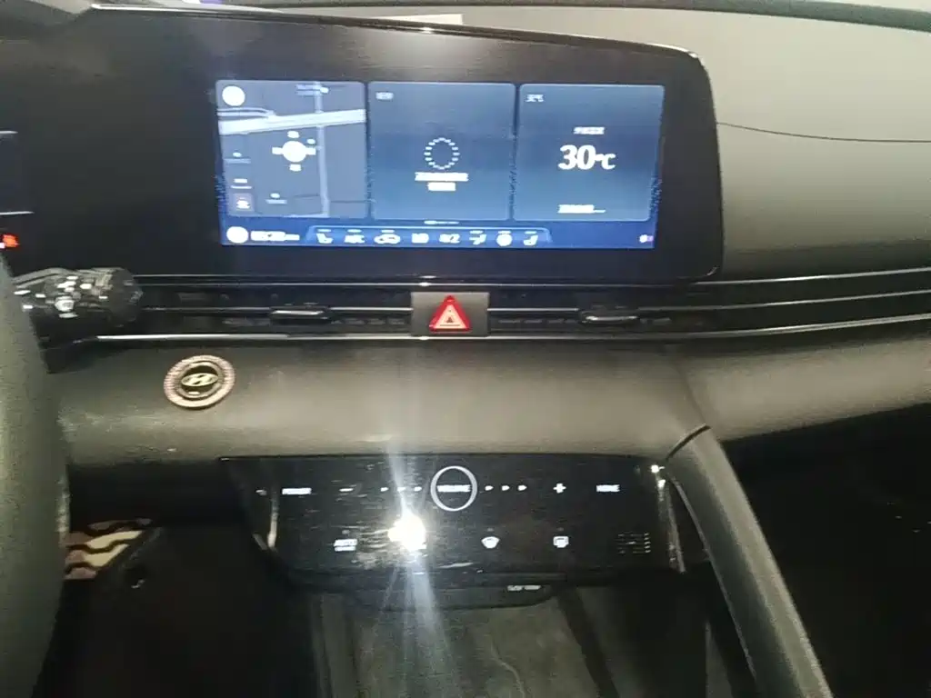 Hyundai Elantra — миниатюра 13