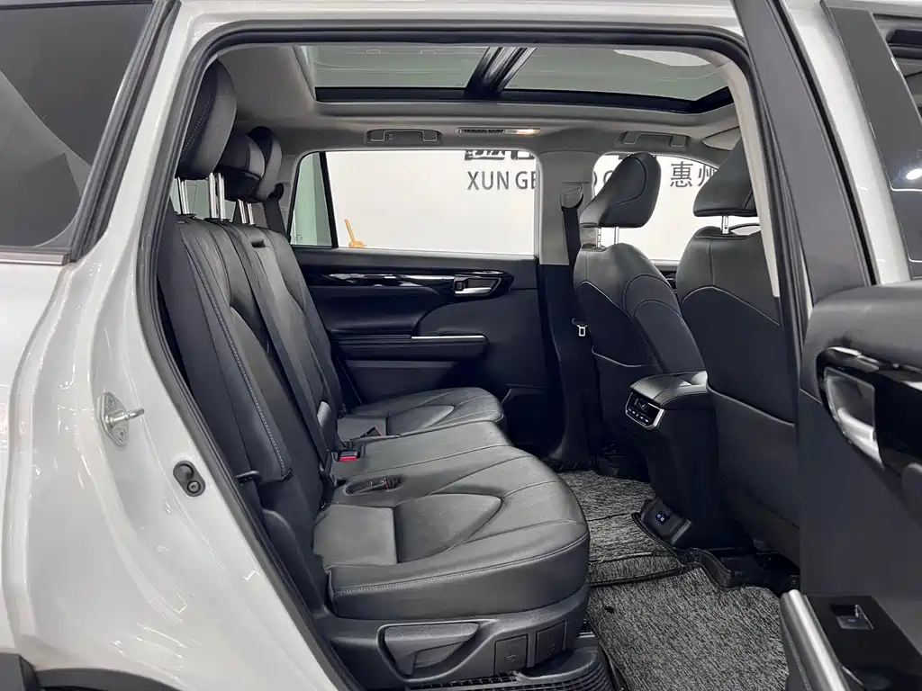 Toyota Highlander Hybrid 2.5L 4WD Premium Edition 7 seats, фото 12