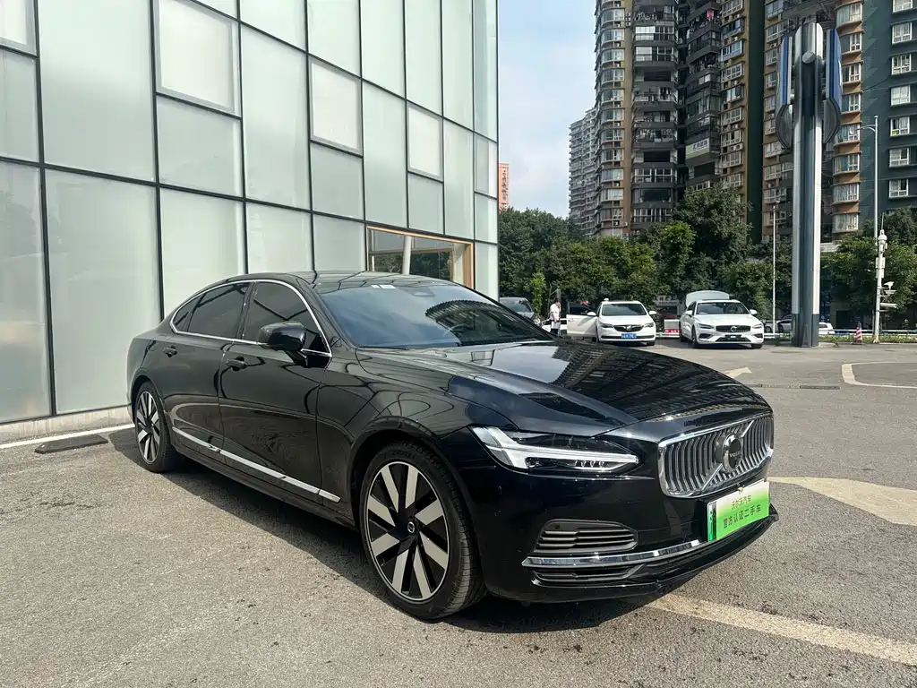Volvo S90 2024 Luxury