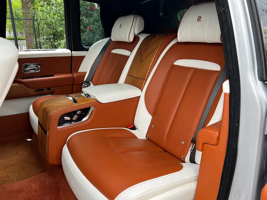 Rolls-Royce Cullinan — миниатюра 15