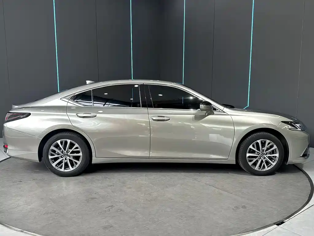 Lexus ES 2025 200 Premium