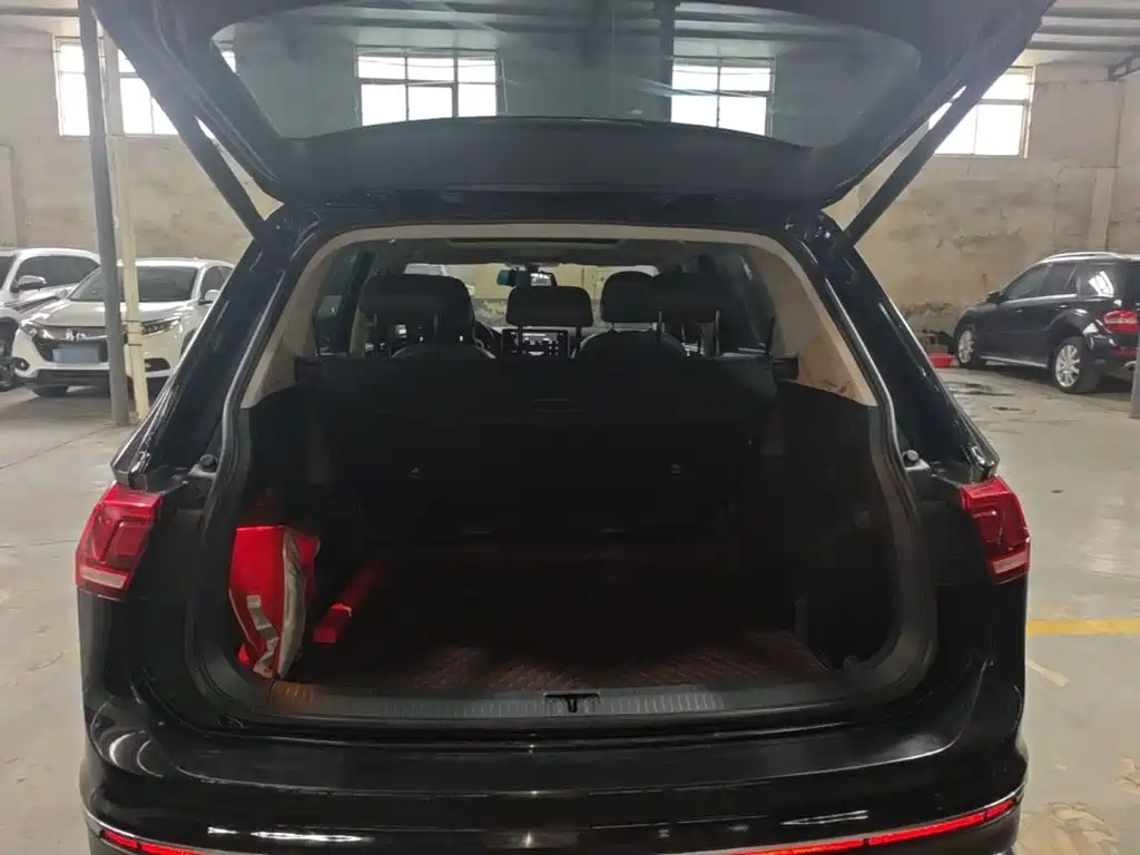 Volkswagen Tiguan L — миниатюра 19