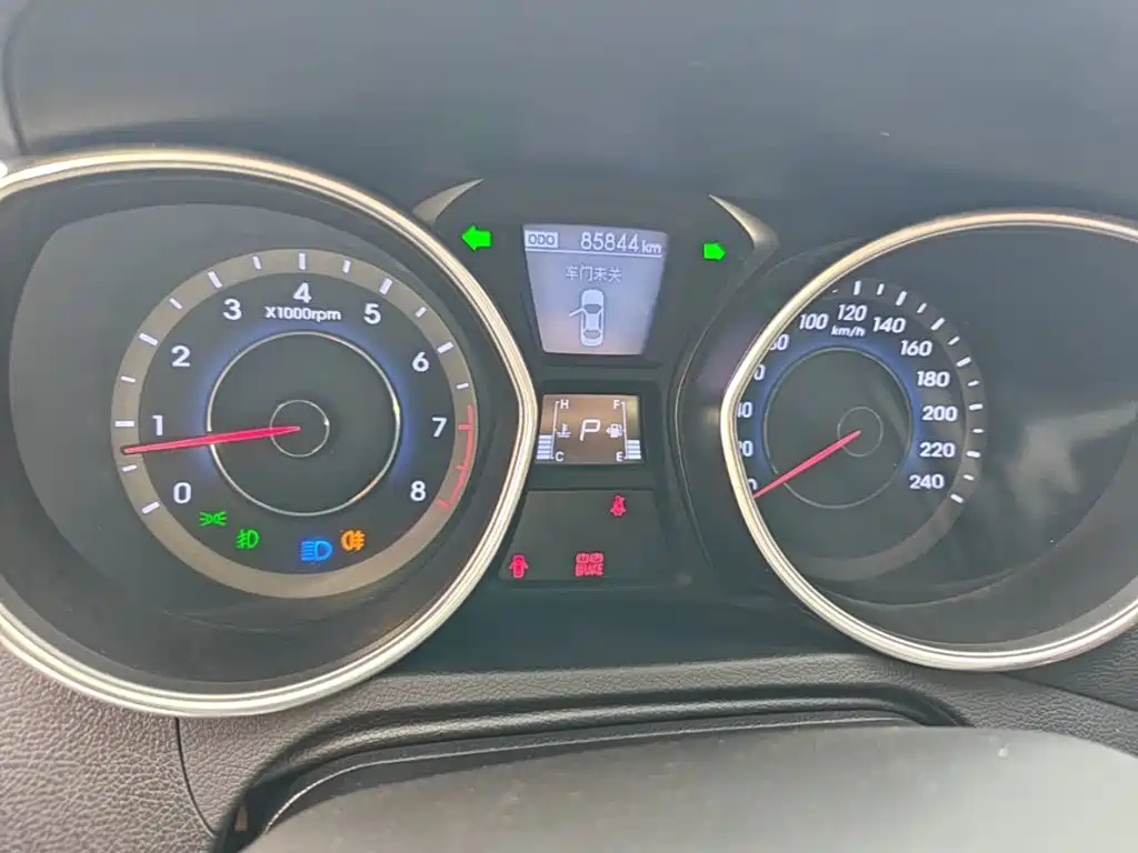 Hyundai Elantra Langdong — миниатюра 12