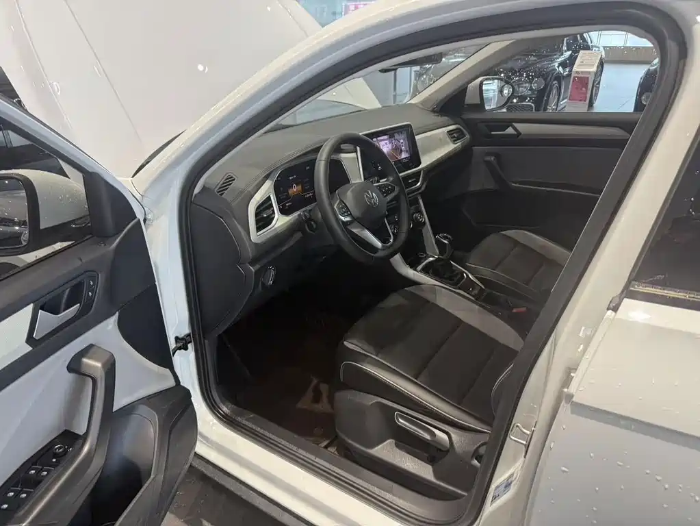 Volkswagen T-Roc — миниатюра 7