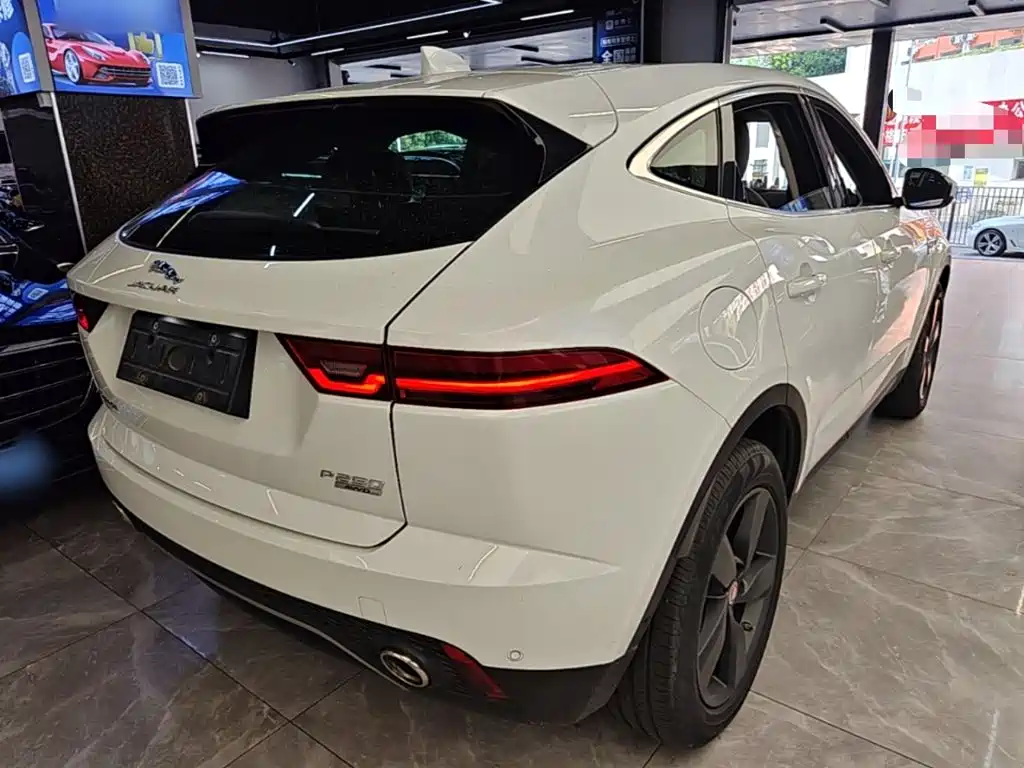 Jaguar E-PACE — миниатюра 7