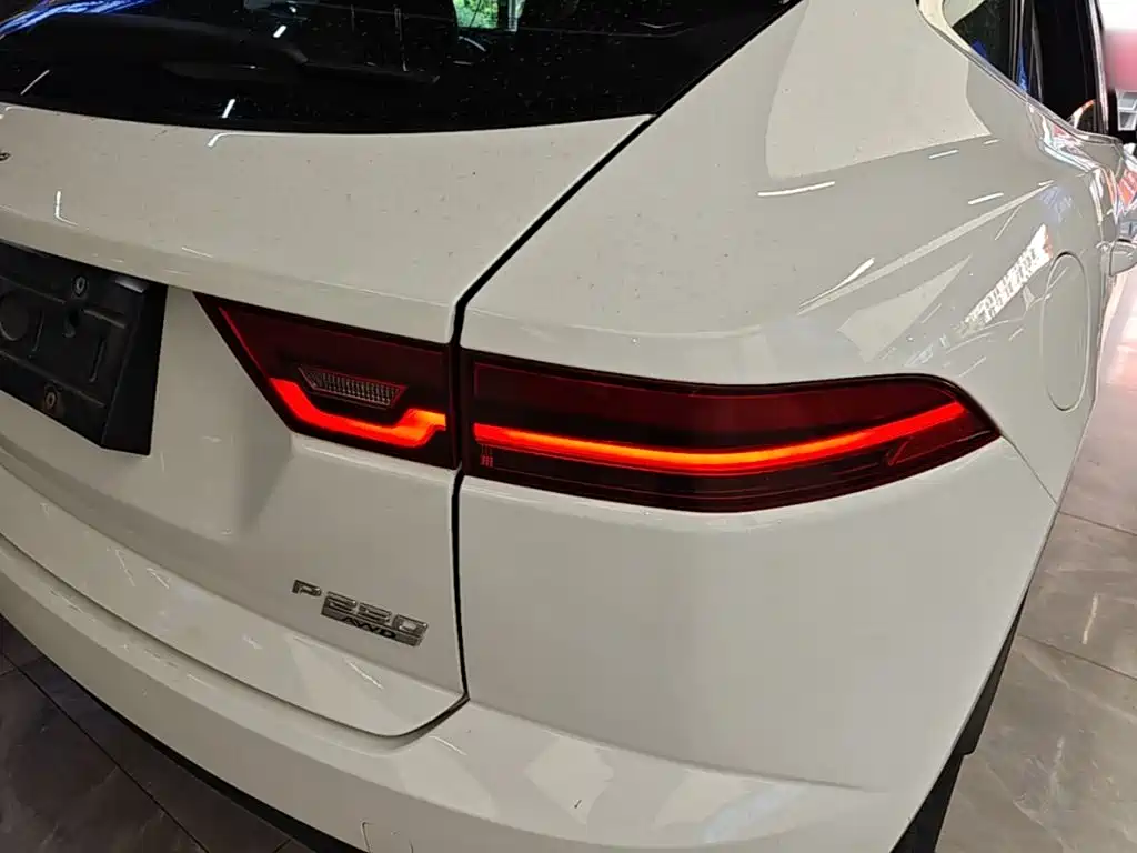 Jaguar E-PACE — миниатюра 8