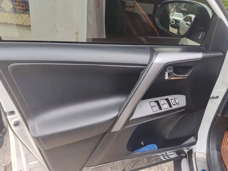 Toyota RAV4 — миниатюра 7