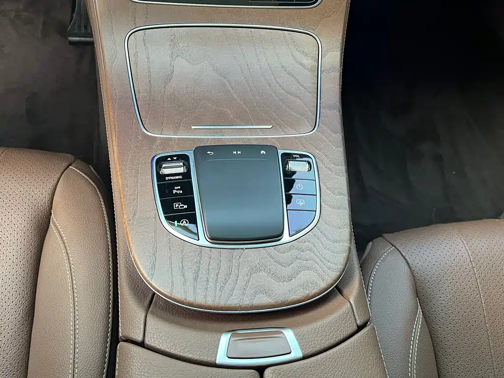 Mercedes-Benz E-Class — миниатюра 12