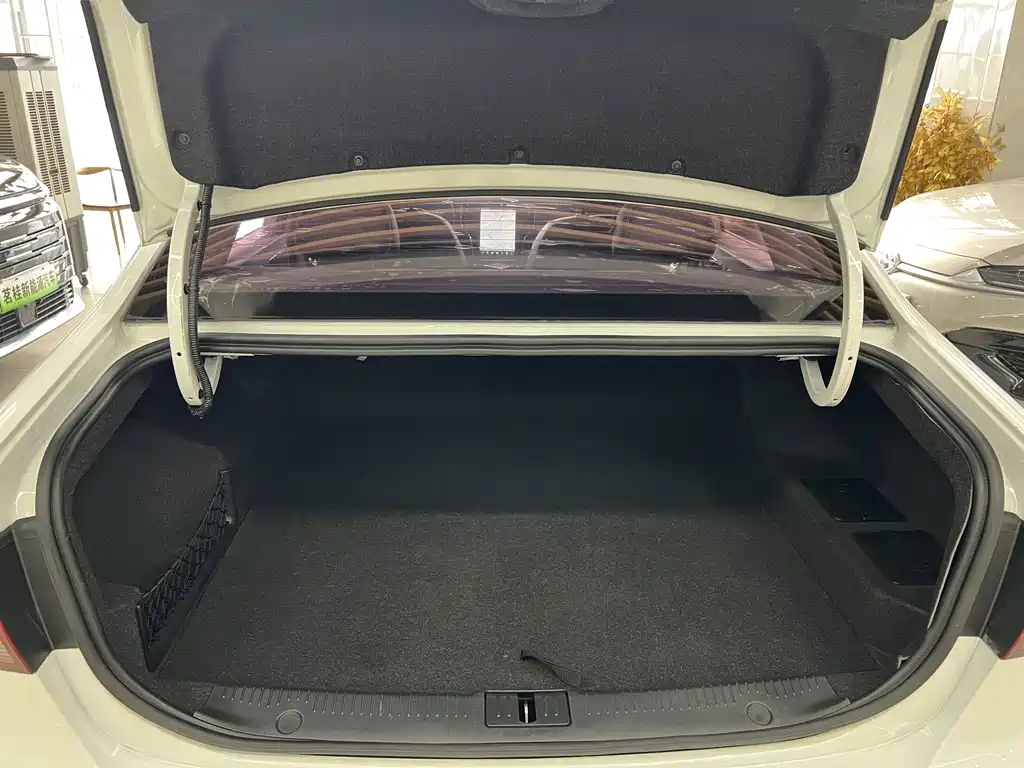 Roewe i6 New Energy — миниатюра 15