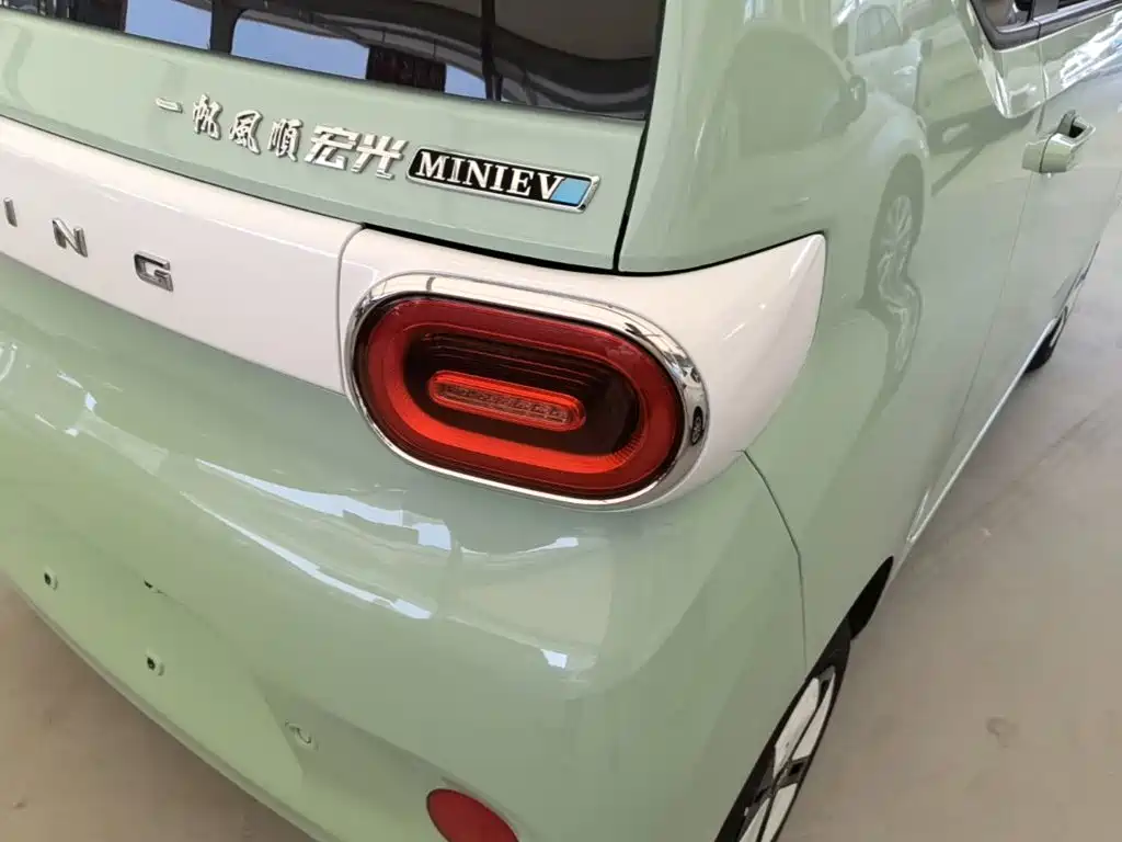 Wuling MINIEV — миниатюра 8