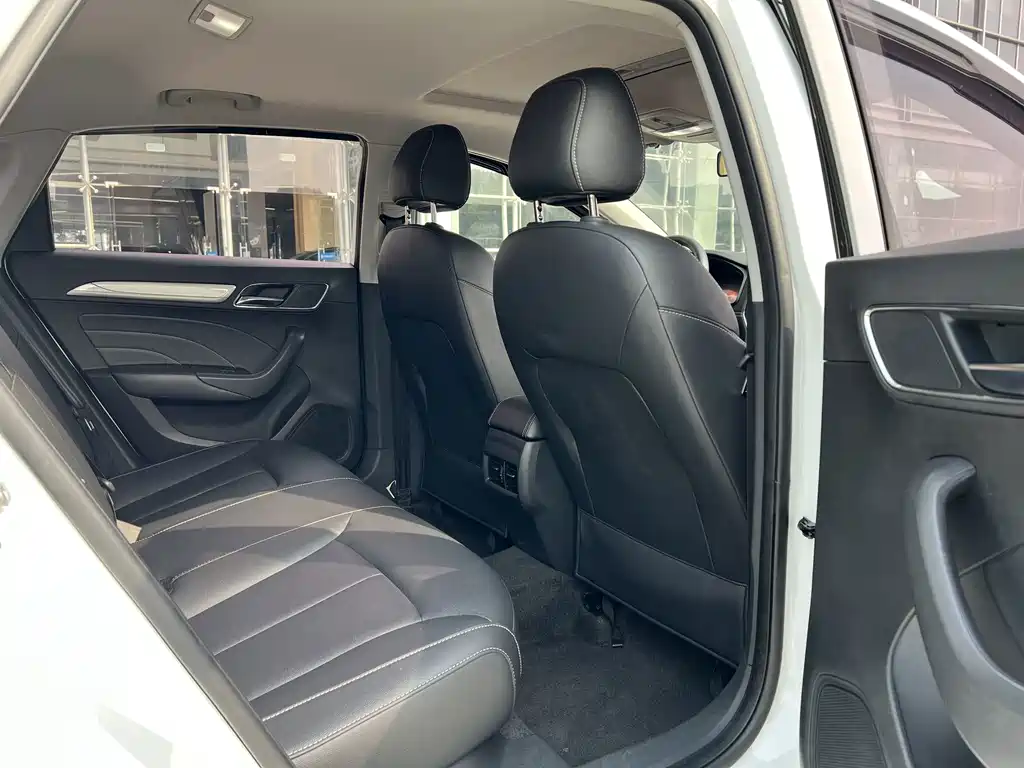 Roewe i6 New Energy — миниатюра 13