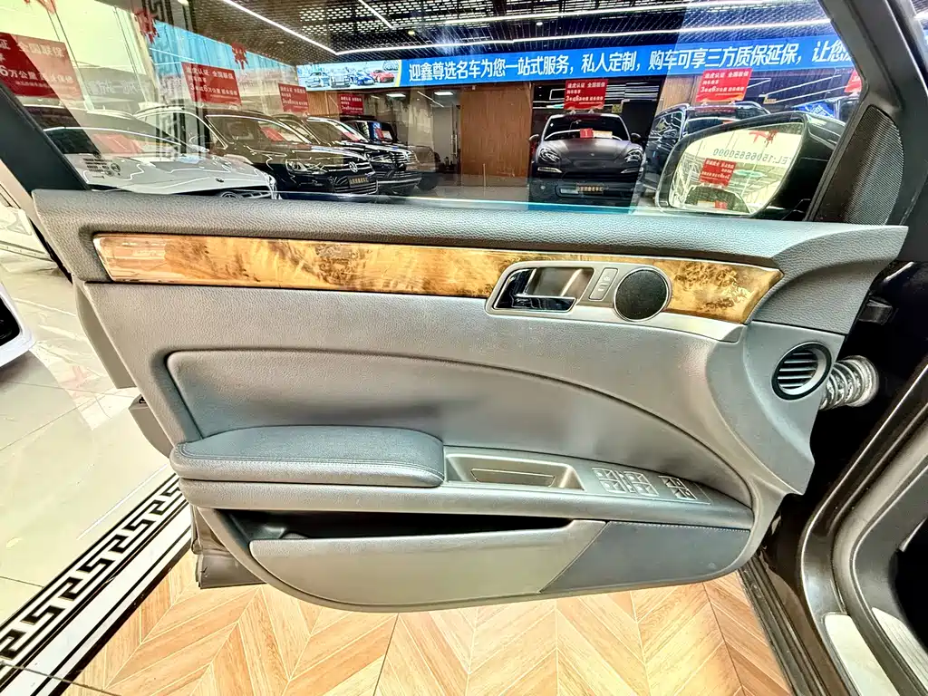 Volkswagen Phaeton — миниатюра 8