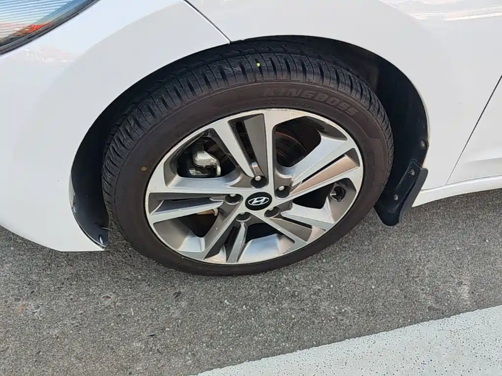 Hyundai Elantra — миниатюра 23