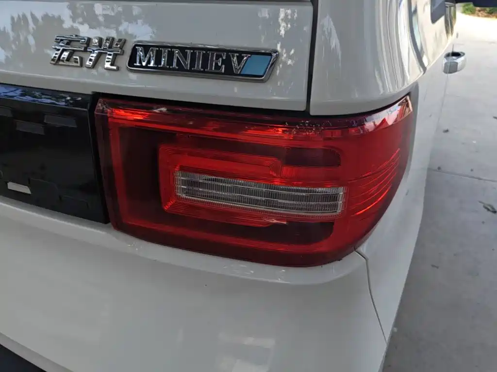 Wuling MINIEV — миниатюра 8