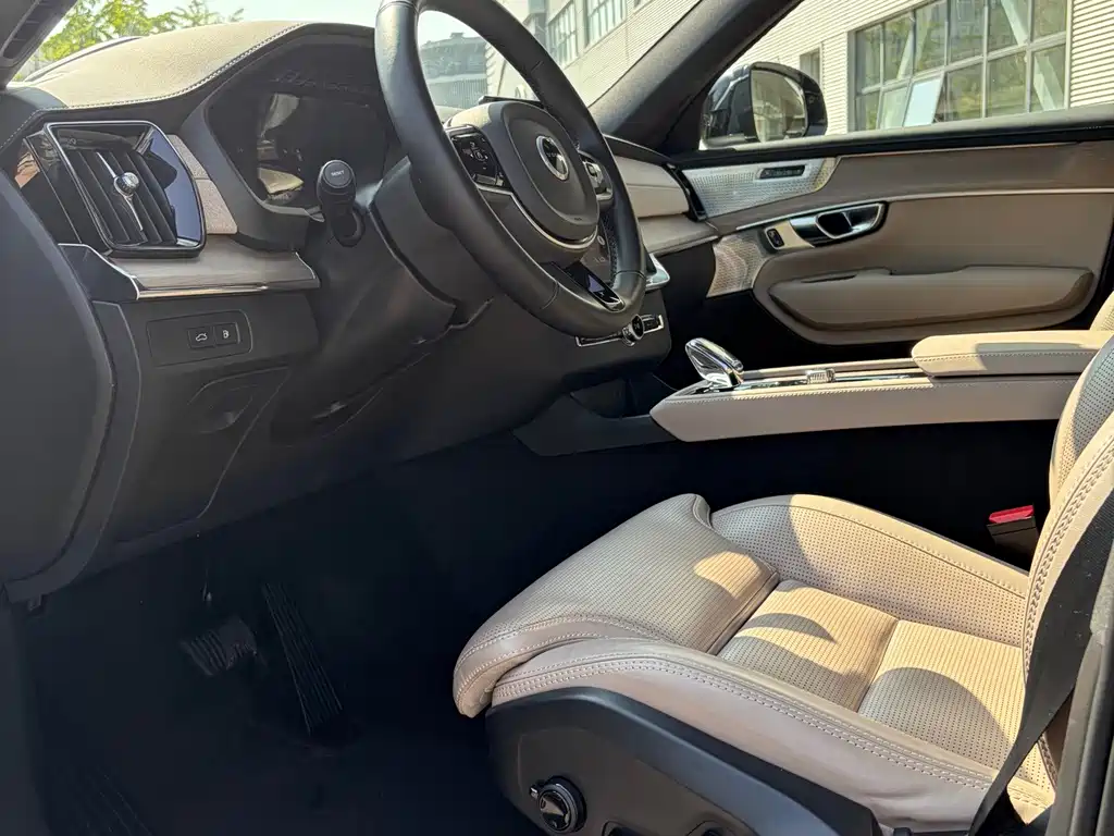 Volvo XC90 PHEV — миниатюра 7
