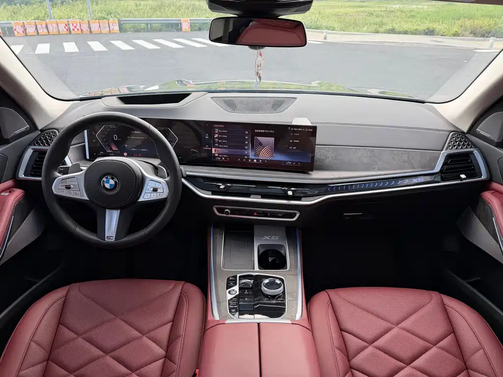 BMW X5 2023 xDrive 30Li Premium M Sport