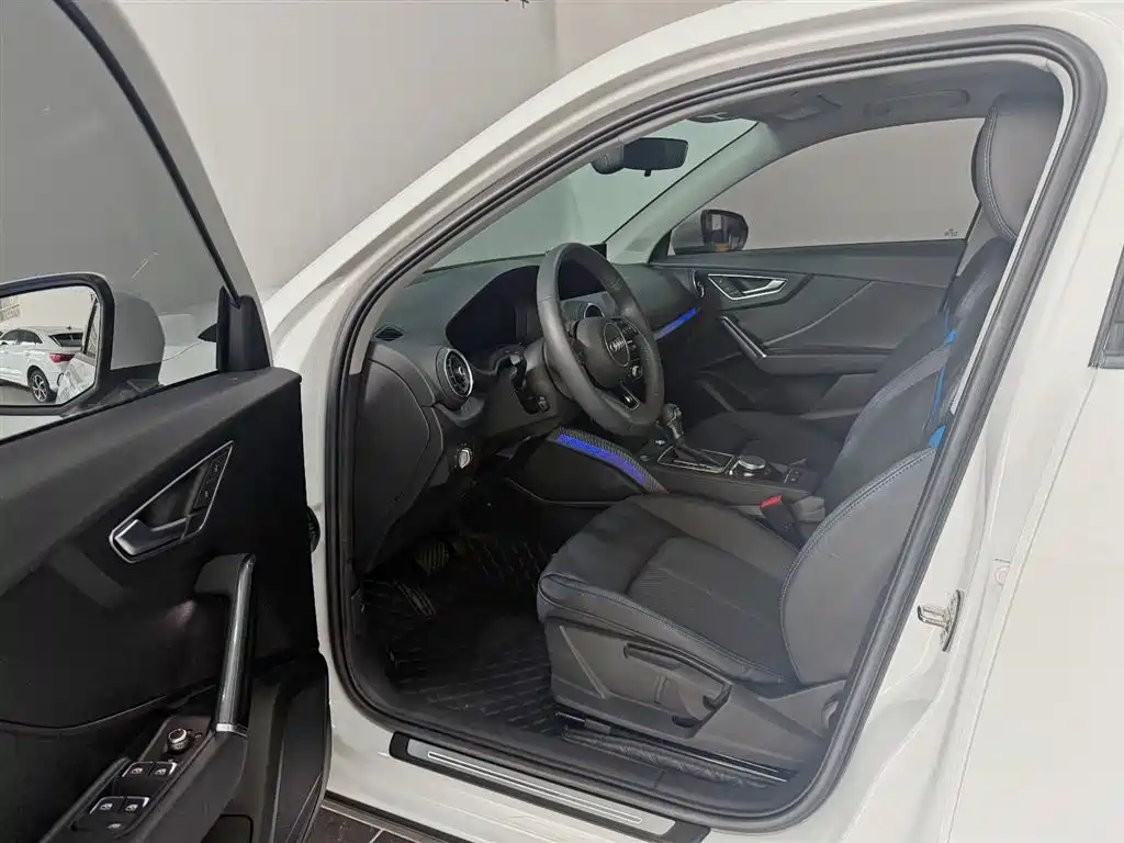 Audi Q2L e-tron — миниатюра 7
