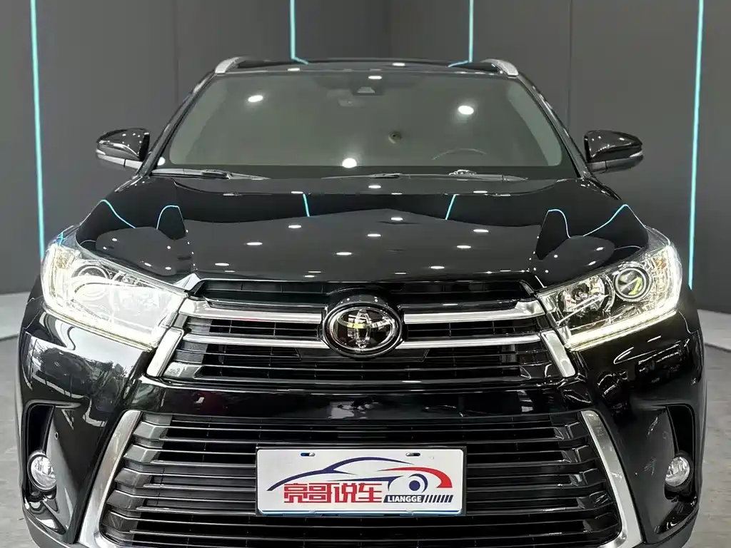 Toyota Highlander 2021 2.0T Luxury 7 мест