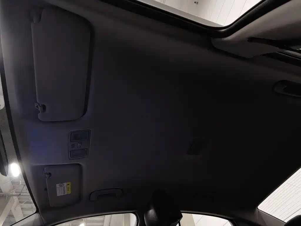 Hyundai Elantra — миниатюра 14