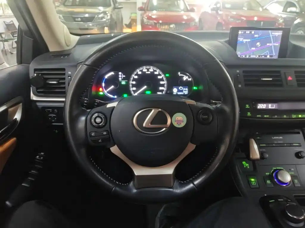 Lexus CT — миниатюра 11